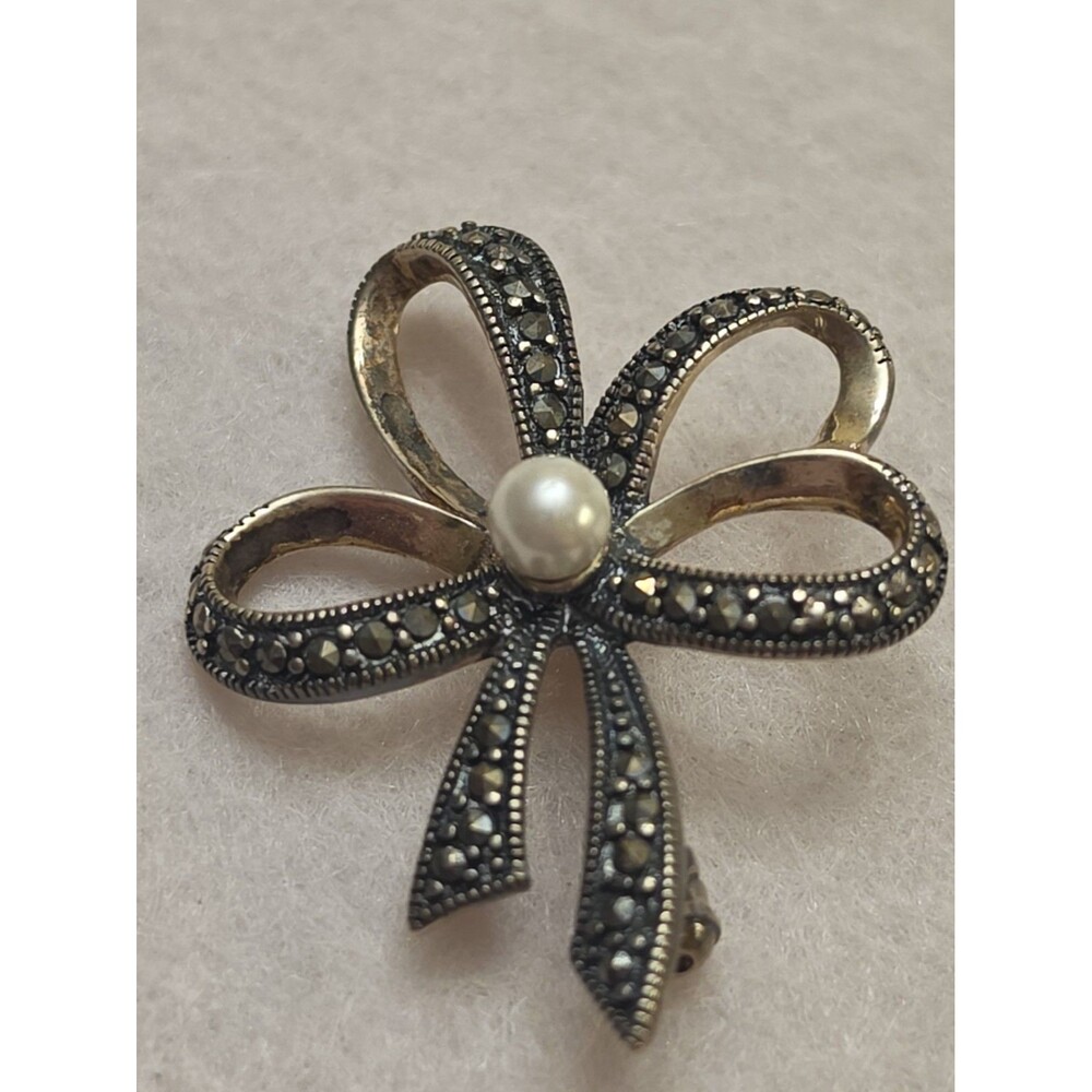 Sterling Silver 925 Bow Brooch Marcasite Pearl Center Ribbon Pin